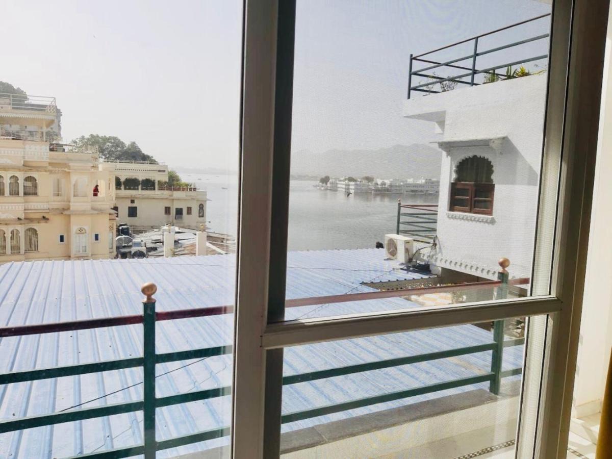 Hotel Devraj Niwas On Lake Pichola Udaipur Exterior foto