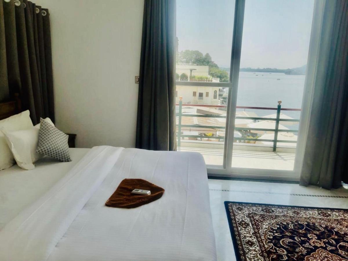 Hotel Devraj Niwas On Lake Pichola Udaipur Exterior foto