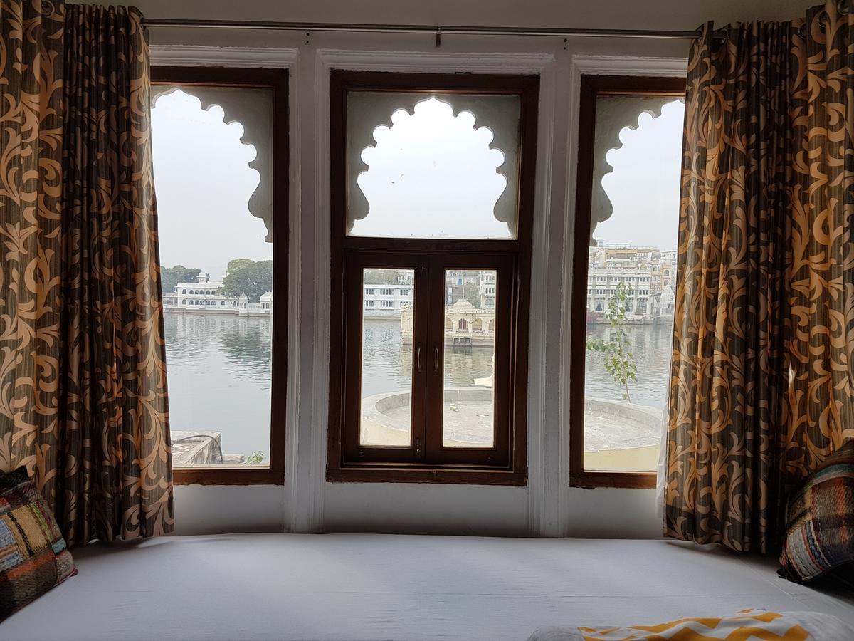 Hotel Devraj Niwas On Lake Pichola Udaipur Exterior foto