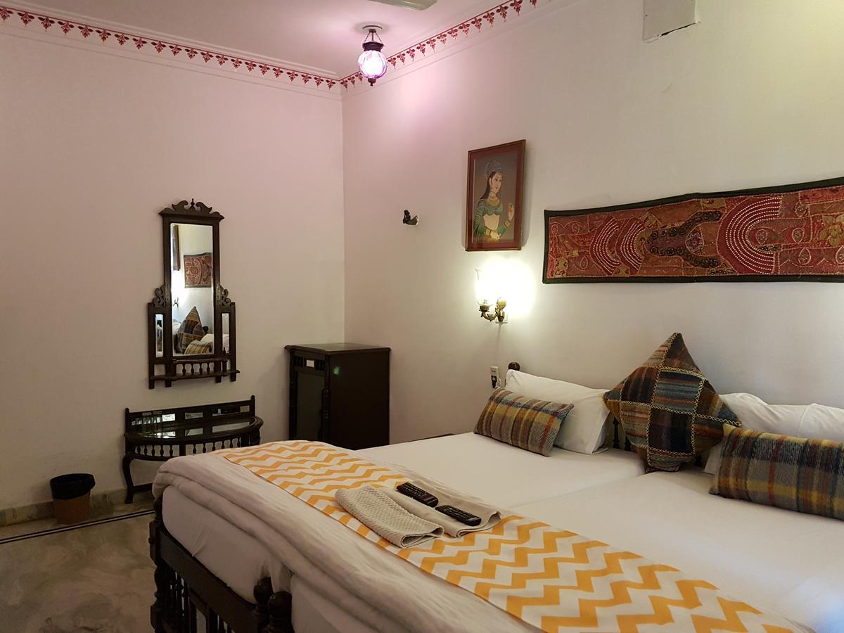 Hotel Devraj Niwas On Lake Pichola Udaipur Exterior foto