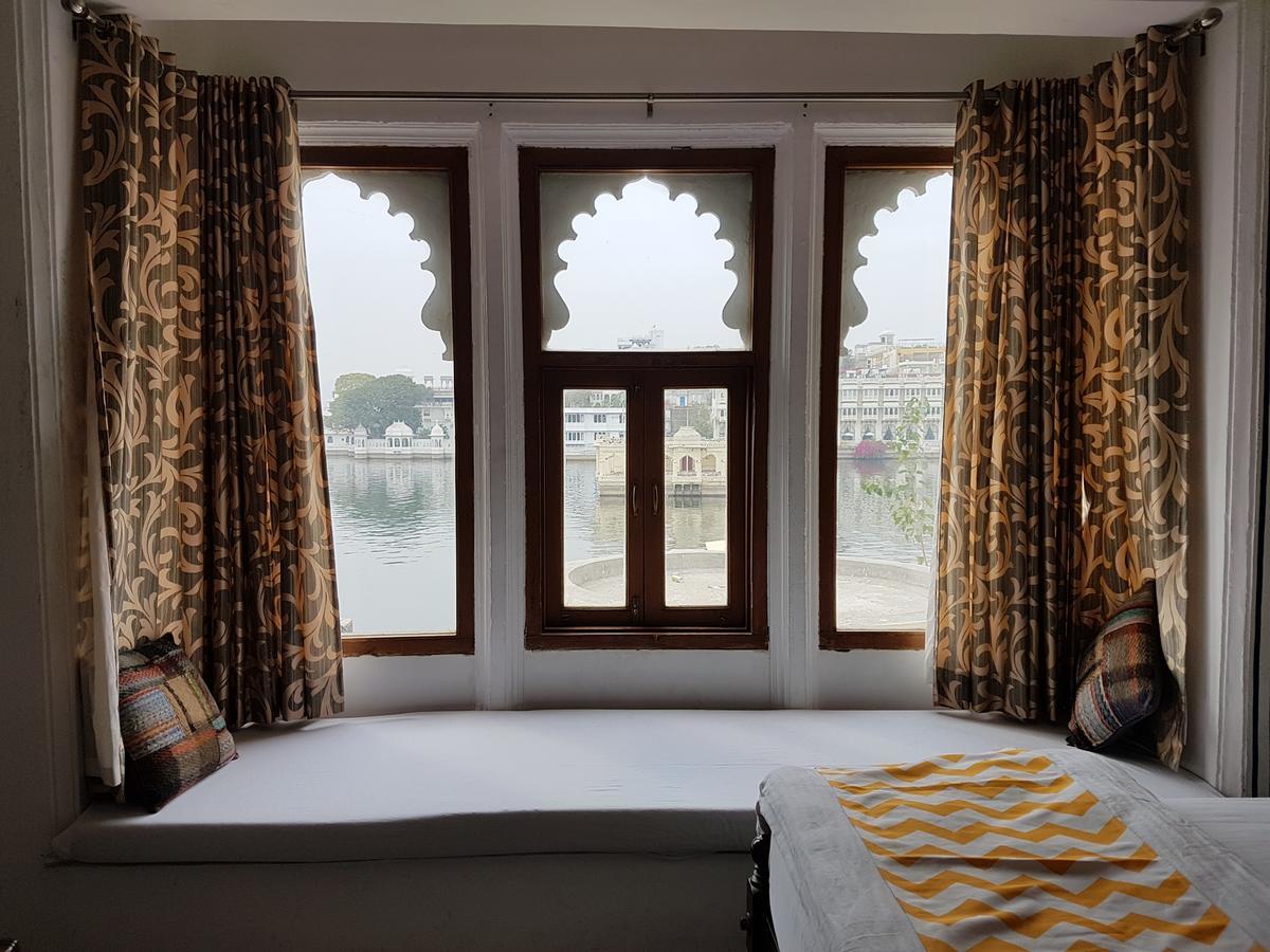 Hotel Devraj Niwas On Lake Pichola Udaipur Exterior foto