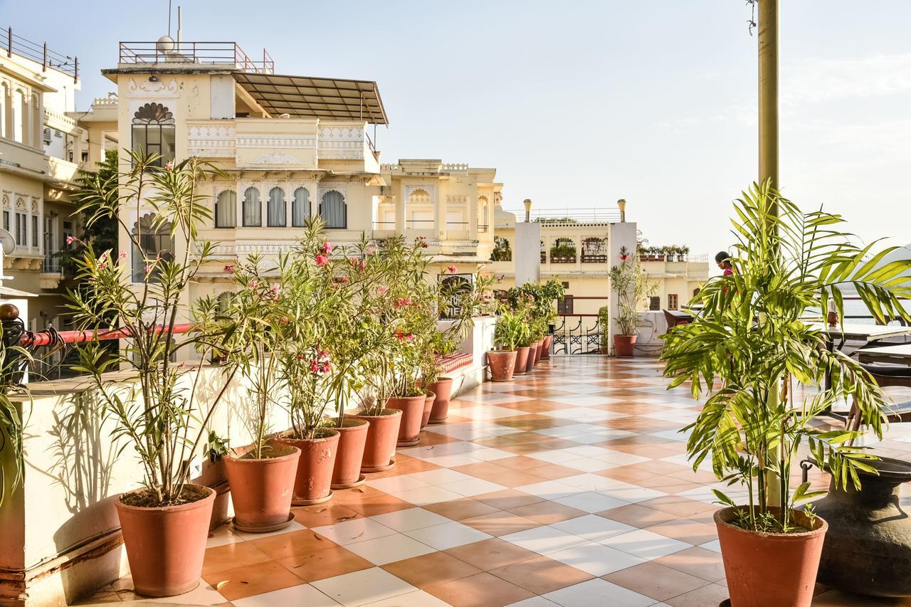 Hotel Devraj Niwas On Lake Pichola Udaipur Exterior foto