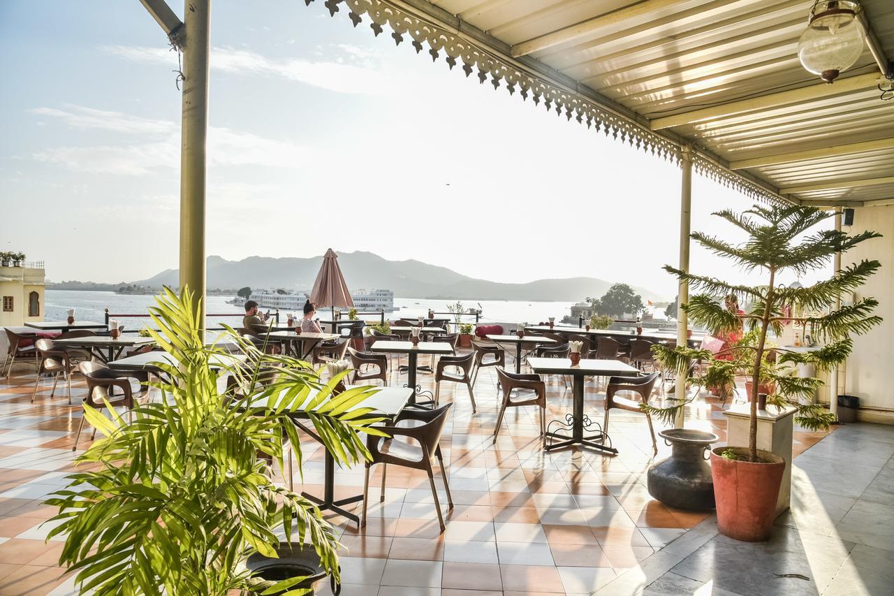 Hotel Devraj Niwas On Lake Pichola Udaipur Exterior foto